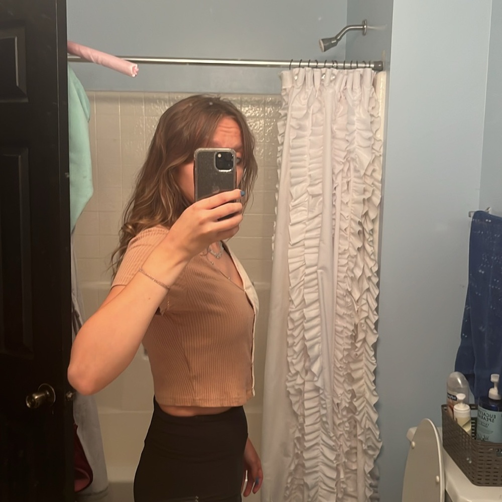 This is a SHEIN women’s top. It is in perfect condition and has barely been worn - Picture 9 of 10